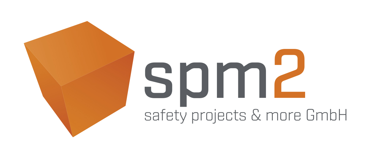 Ein orangefarbener Würfel links neben dem grauen Logo mit der Aufschrift "spm2".